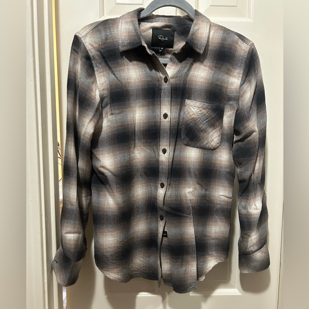 Rails Women’s The Hunter signature button down. Brown and black plaid. XS